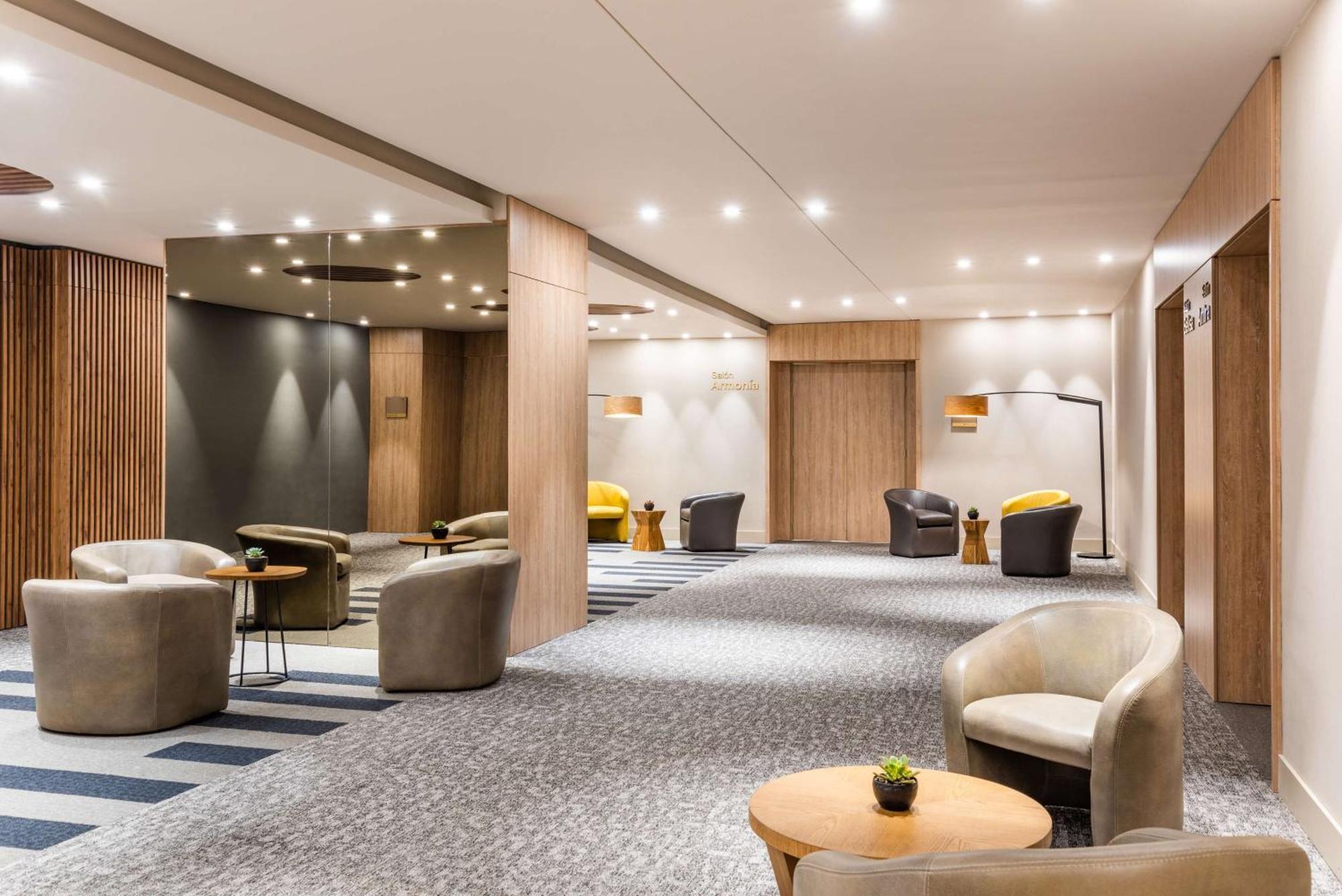 Nh Collection Bogota Wtc Royal Bogotá Exterior foto The lounge at the airport