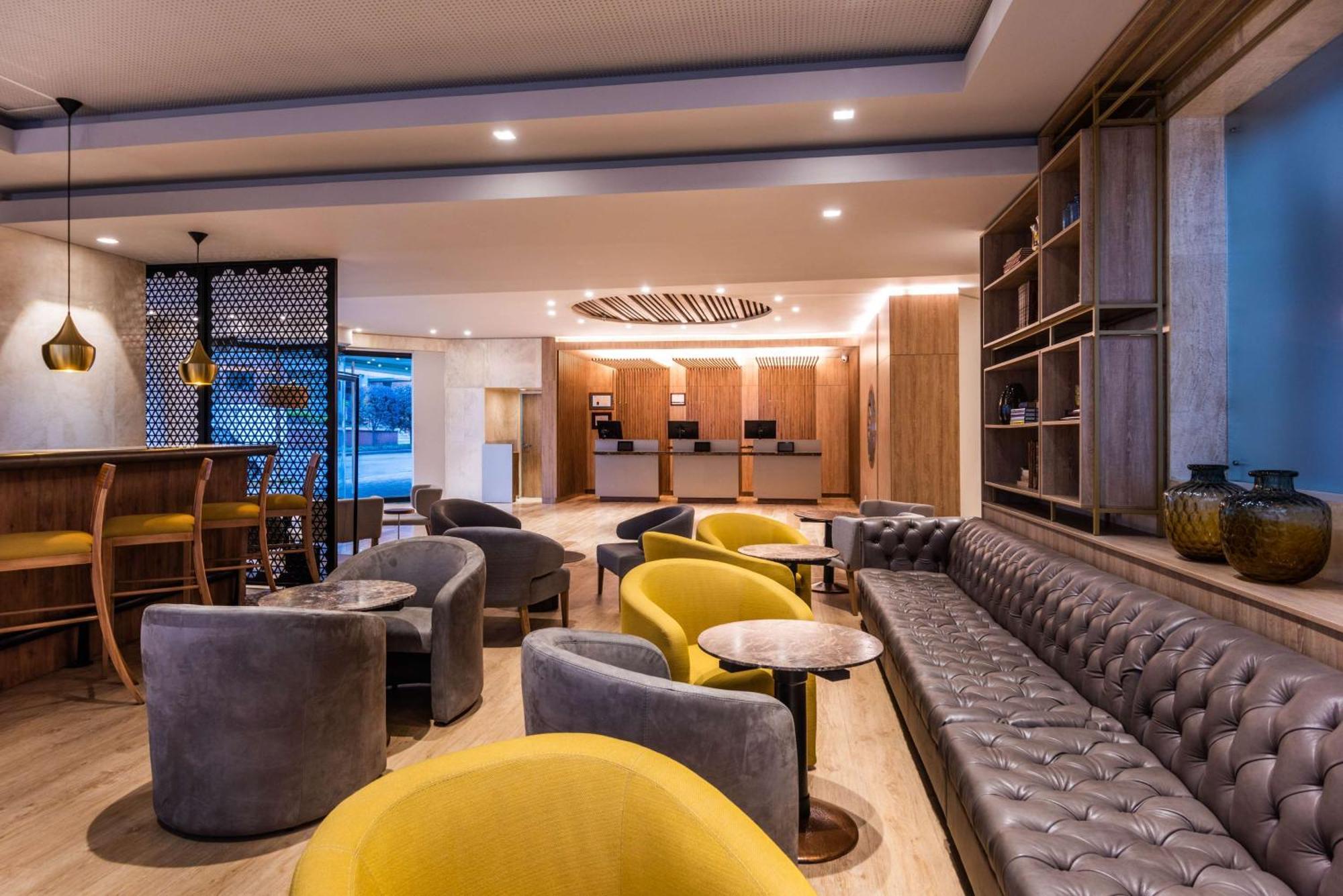 Nh Collection Bogota Wtc Royal Bogotá Exterior foto The lounge at the airport