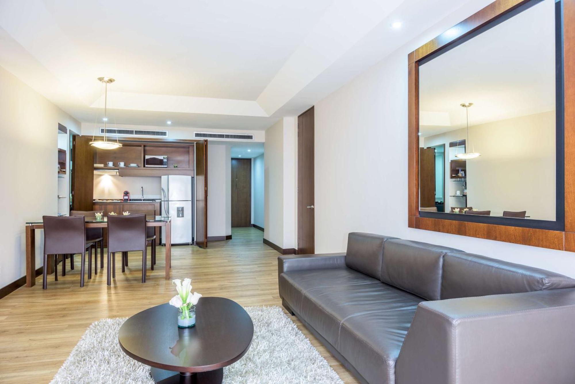 Nh Collection Bogota Wtc Royal Bogotá Exterior foto A living room in a condominium