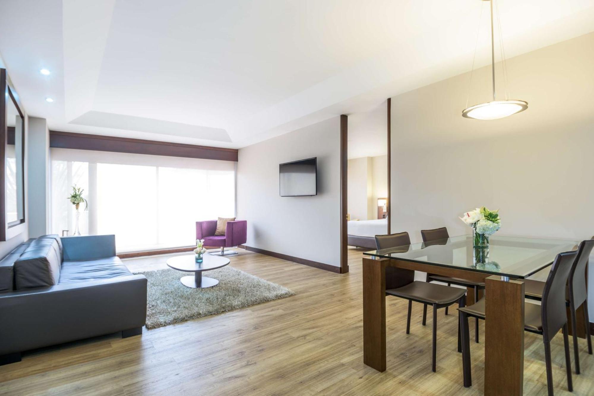 Nh Collection Bogota Wtc Royal Bogotá Exterior foto Living room