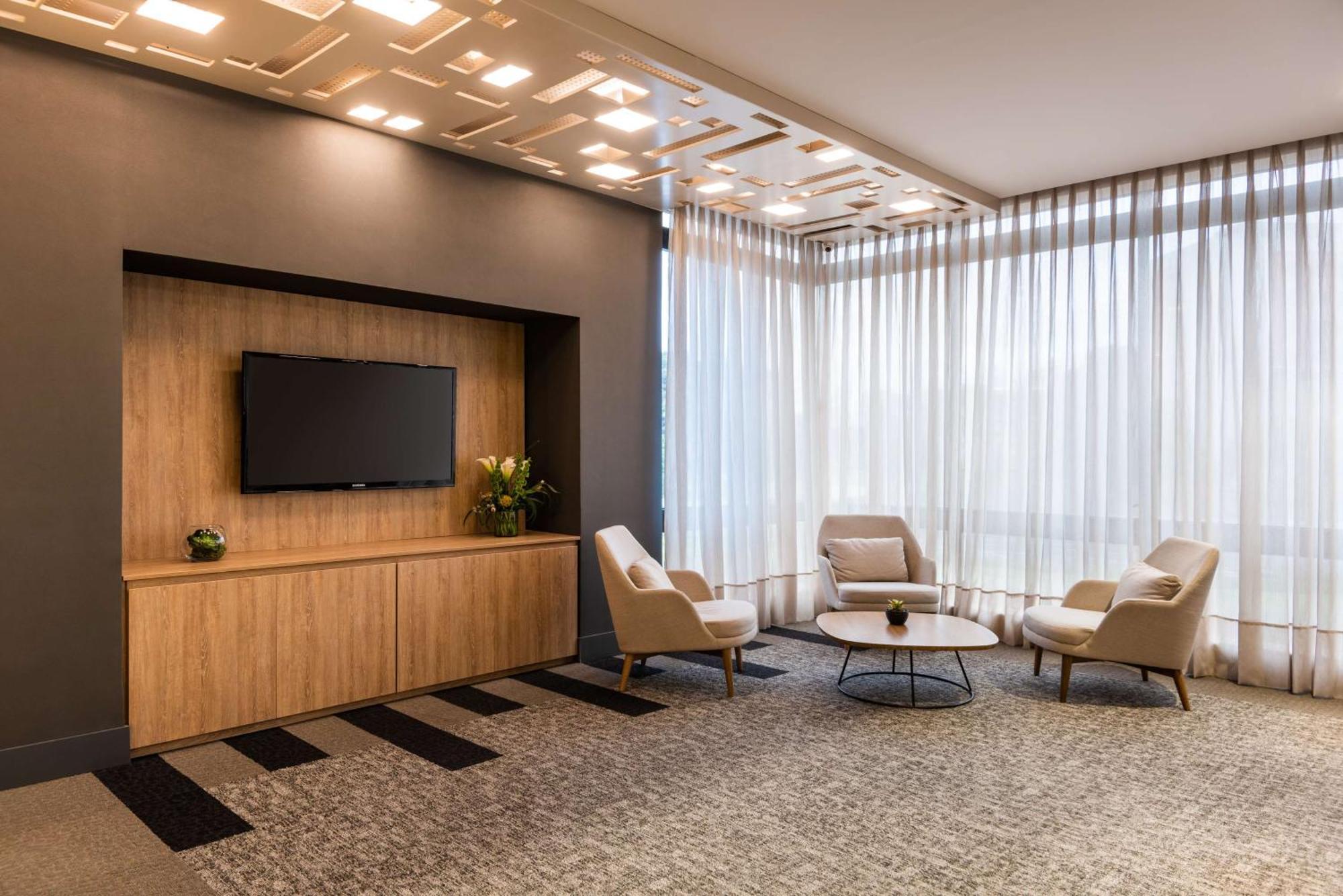 Nh Collection Bogota Wtc Royal Bogotá Exterior foto The lobby of the hotel