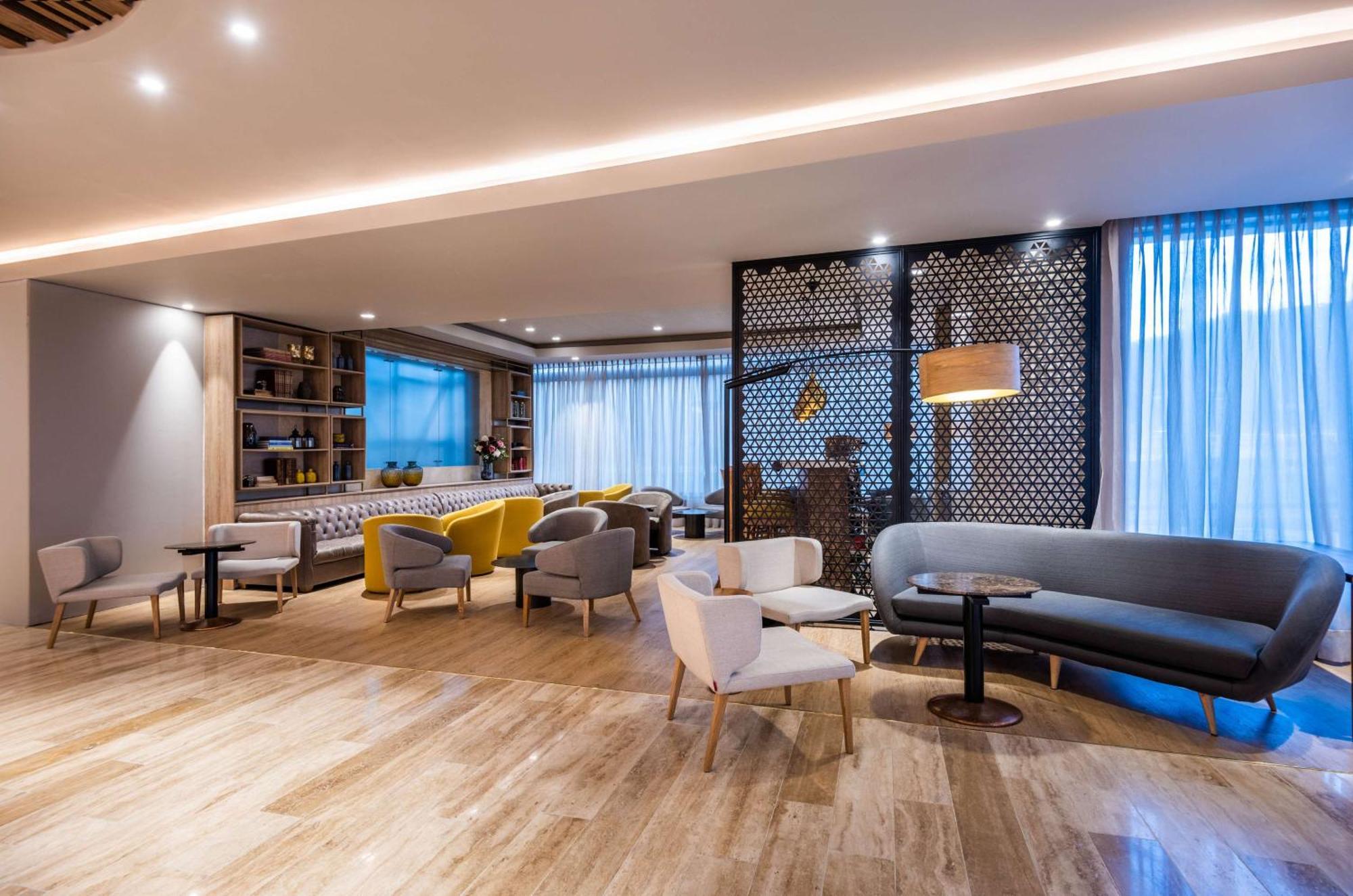 Nh Collection Bogota Wtc Royal Bogotá Exterior foto The lounge at the airport